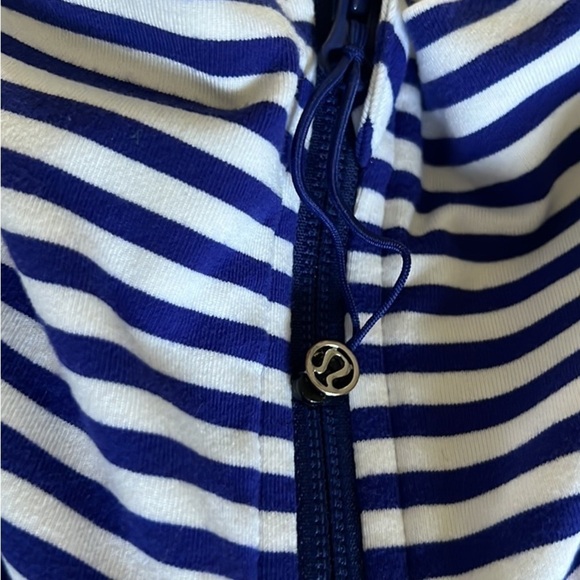 Lululemon size 6 jacket - Picture 2 of 4
